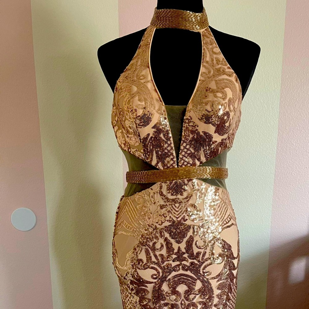 Beautiful and elegant gown size 4